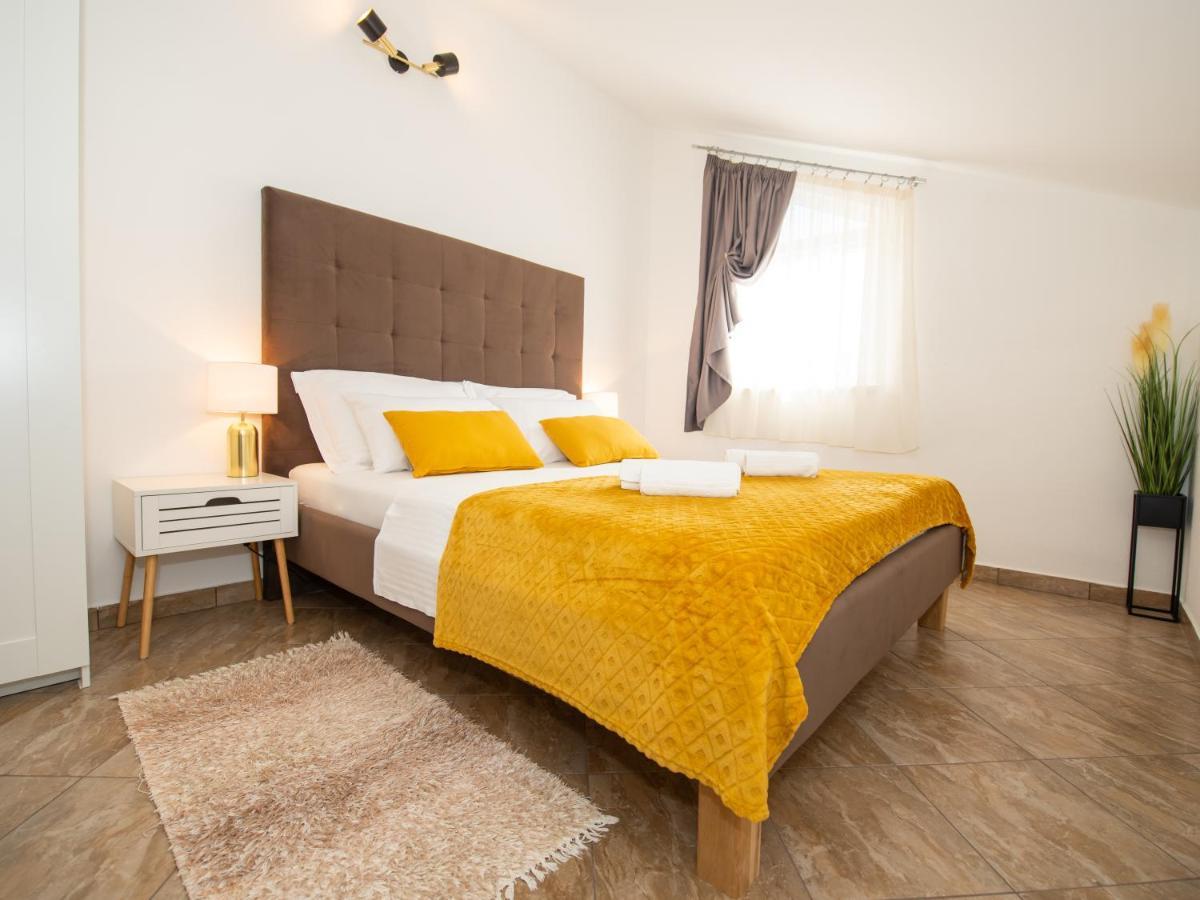 Holiday Home Near Trogir Kaštel Štafilić エクステリア 写真