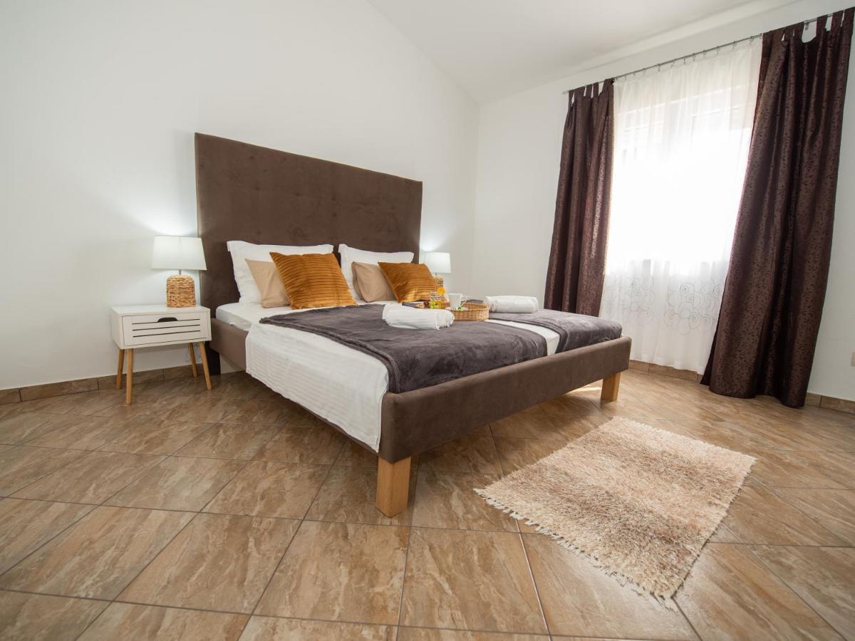 Holiday Home Near Trogir Kaštel Štafilić エクステリア 写真