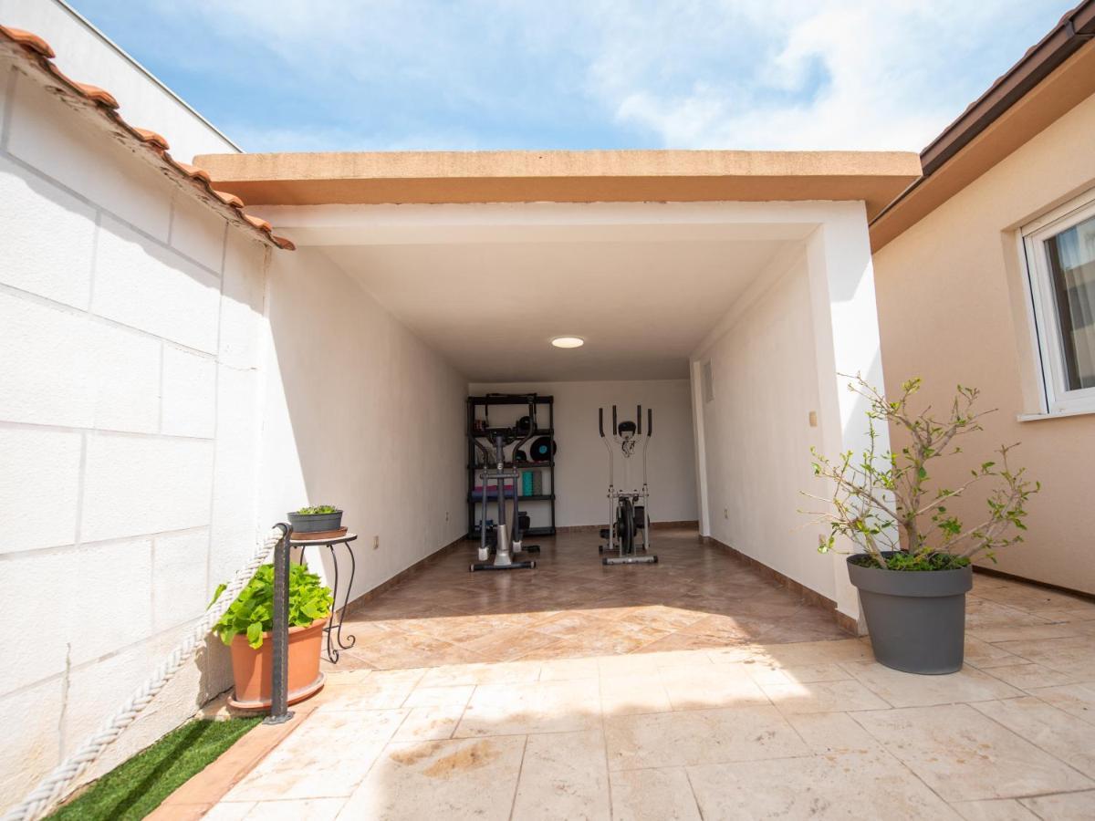 Holiday Home Near Trogir Kaštel Štafilić エクステリア 写真