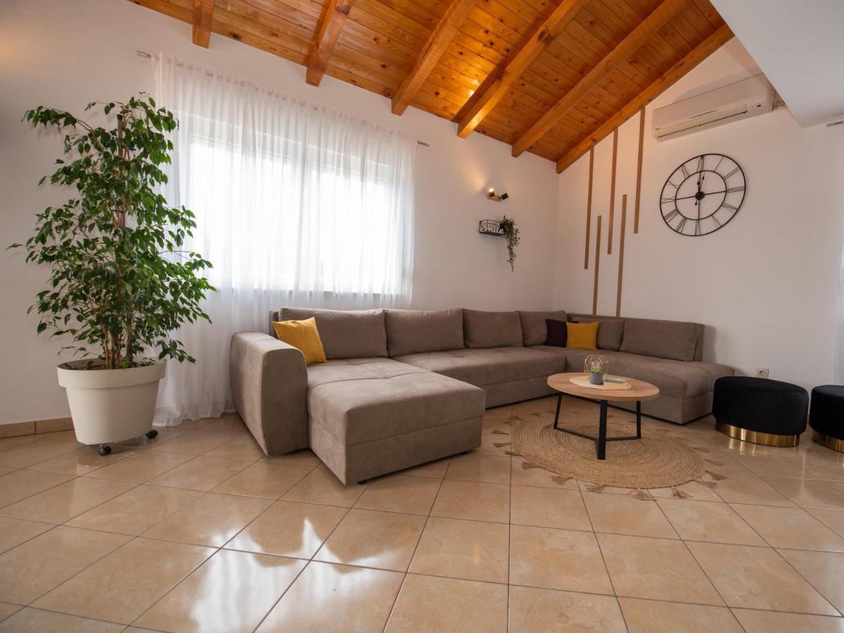 Holiday Home Near Trogir Kaštel Štafilić エクステリア 写真