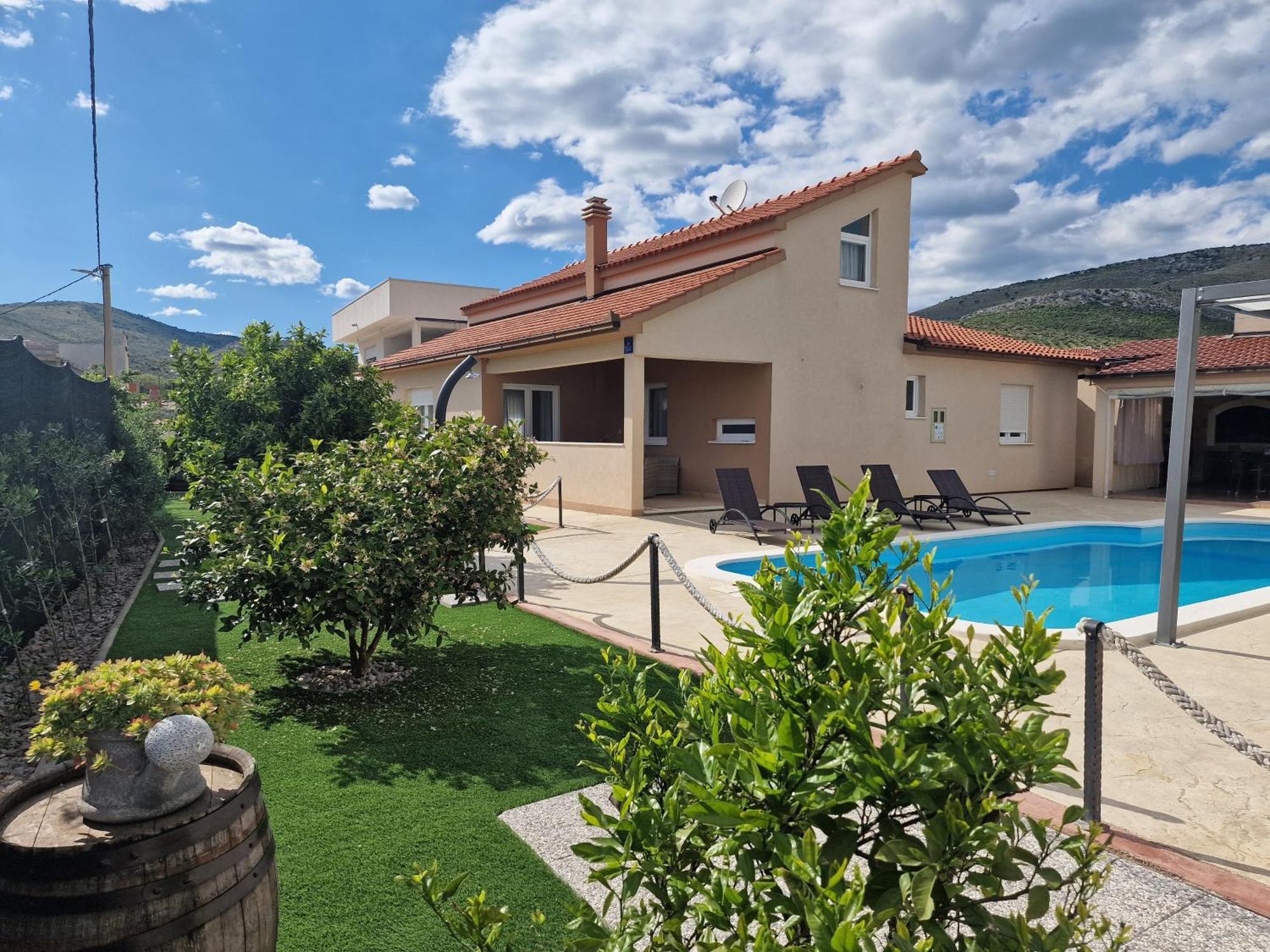 Holiday Home Near Trogir Kaštel Štafilić エクステリア 写真